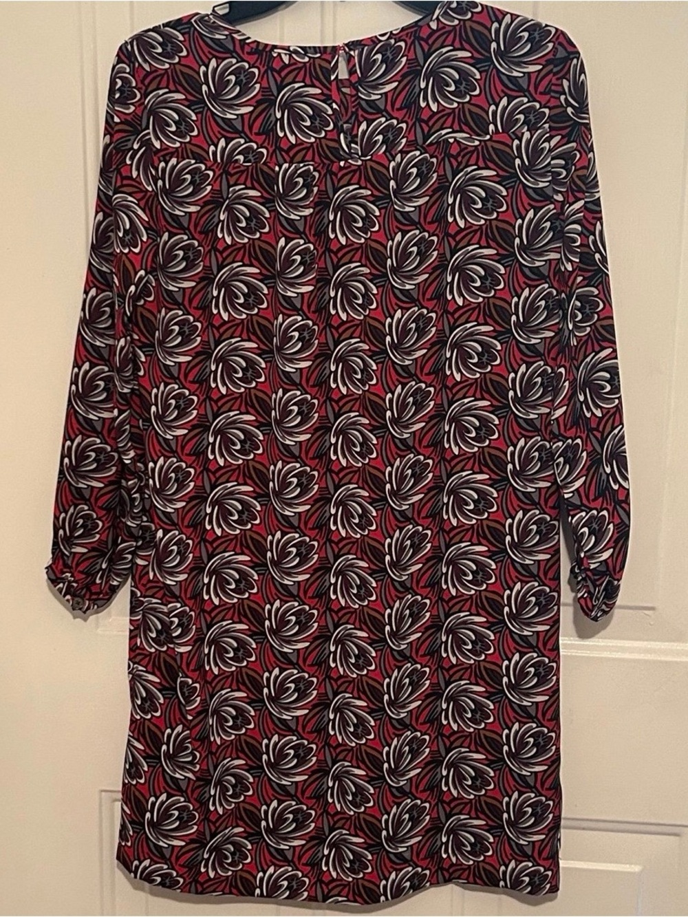 Ann Taylor Loft Women’s Stunning Red Shadow Floral Shift Dress Knee-Length XSP